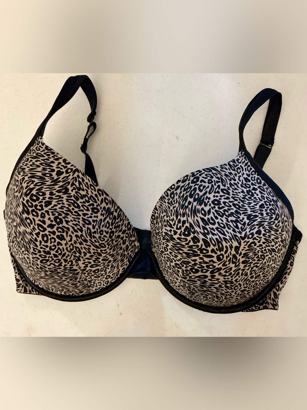 Olga Flirty Leopard Print Underwire Bra Size 40DDD